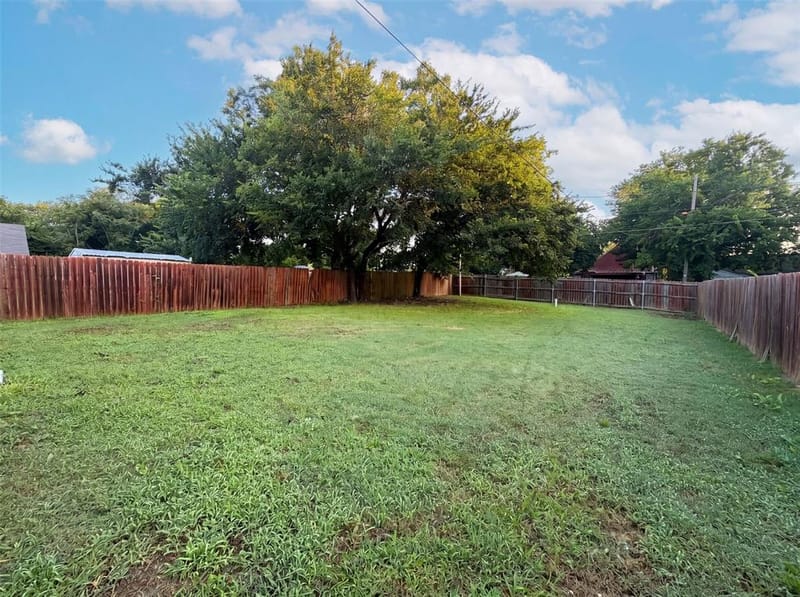 709 W Hull Street, Denison TX 75020 - Photo 16