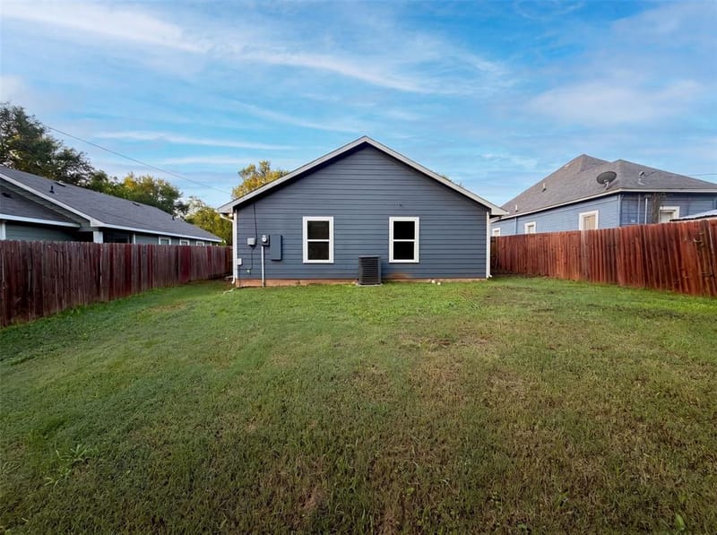 709 W Hull Street, Denison TX 75020 - Photo 5