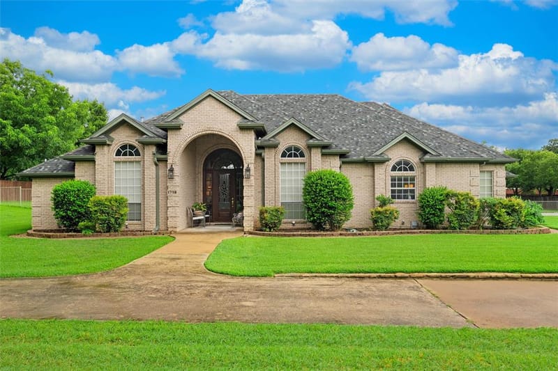 1718 Wanda Way, Arlington TX 76001 - Photo 2