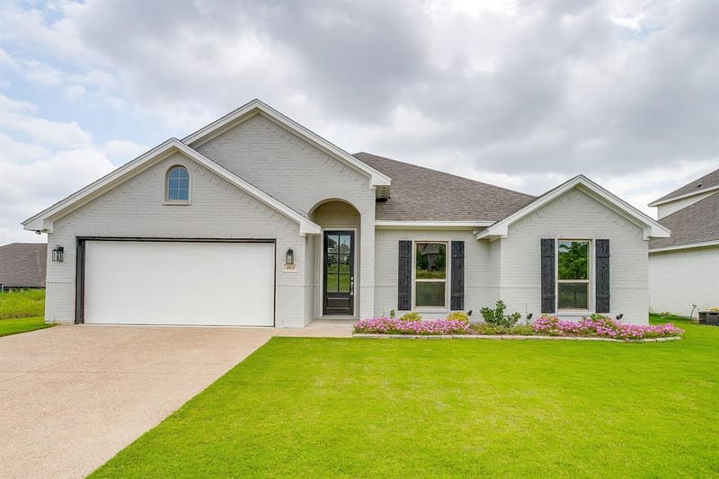 6913 Trail Rock Drive, Benbrook TX 76126 - Photo 3
