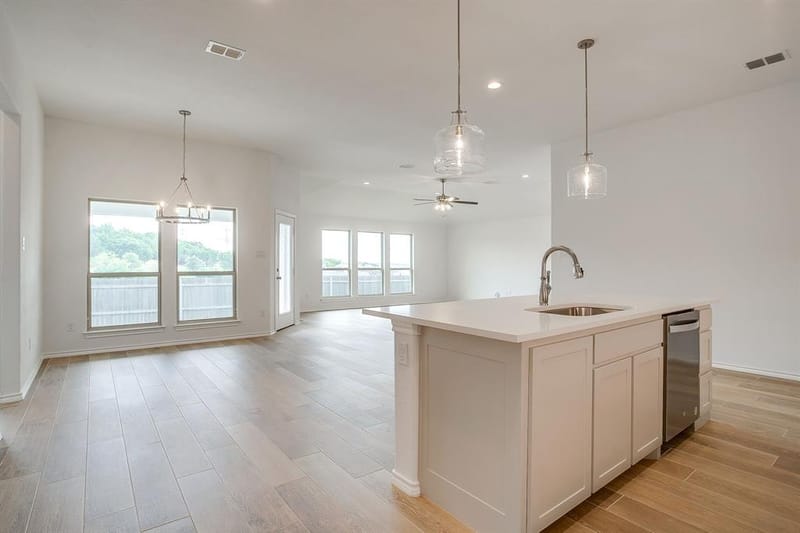 6913 Trail Rock Drive, Benbrook TX 76126 - Photo 14