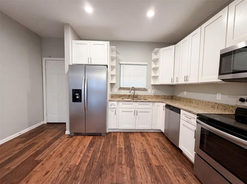 619 E Arlington Avenue, Fort Worth TX 76104 - Photo 2