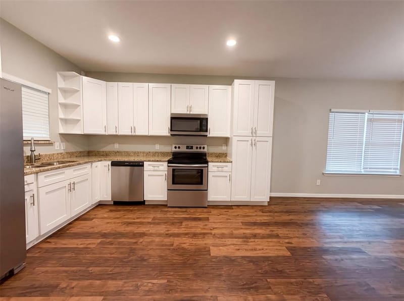 619 E Arlington Avenue, Fort Worth TX 76104 - Photo 6