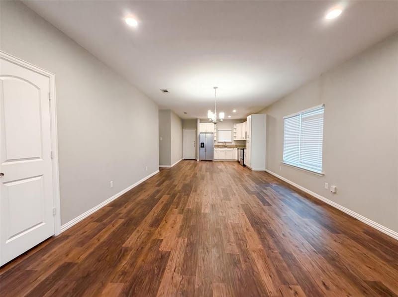 619 E Arlington Avenue, Fort Worth TX 76104 - Photo 3