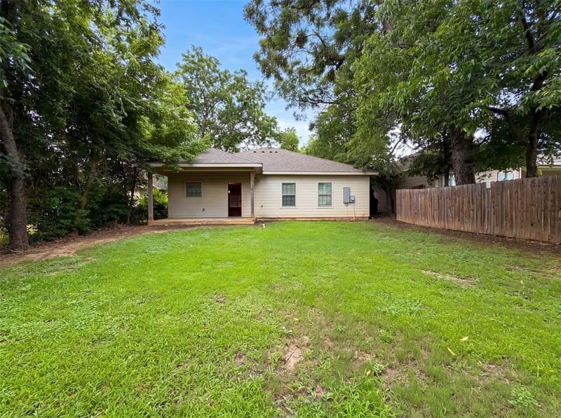 619 E Arlington Avenue, Fort Worth TX 76104 - Photo 5