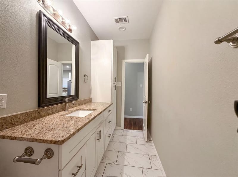 619 E Arlington Avenue, Fort Worth TX 76104 - Photo 11