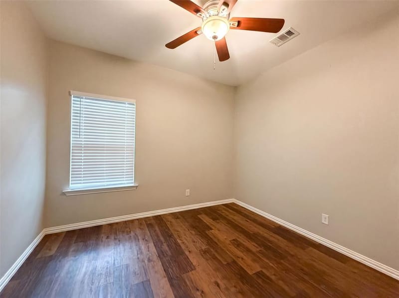 619 E Arlington Avenue, Fort Worth TX 76104 - Photo 4