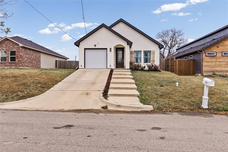 1326 Hemphill Street, Greenville TX 75401 - Photo 2