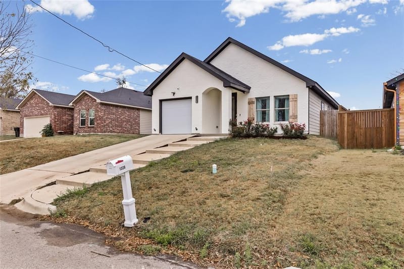 1326 Hemphill Street, Greenville TX 75401 - Photo 4