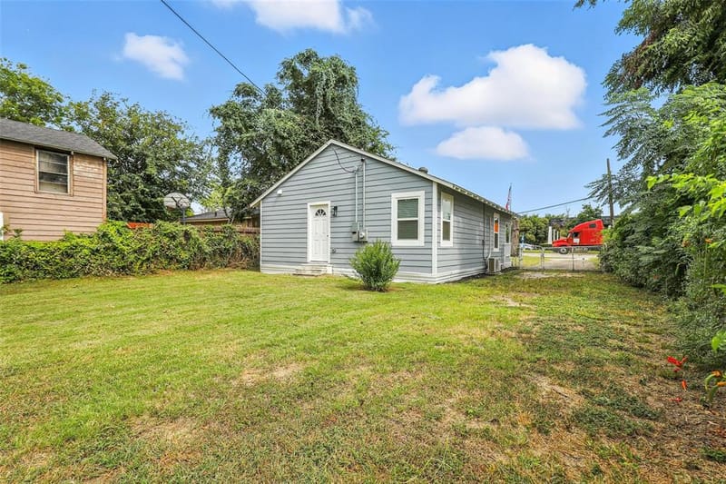 3212 Galvez Avenue, Fort Worth TX 76111 - Photo 18