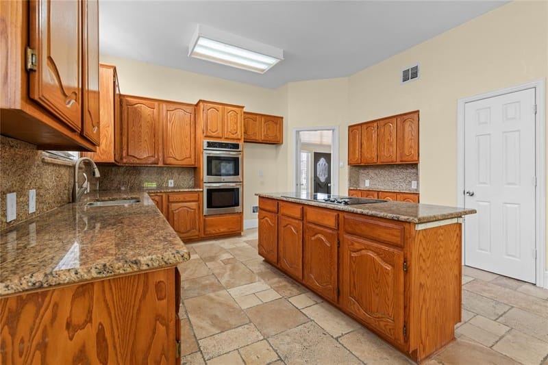3607 Flagstone Drive, Carrollton TX 75007 - Photo 6