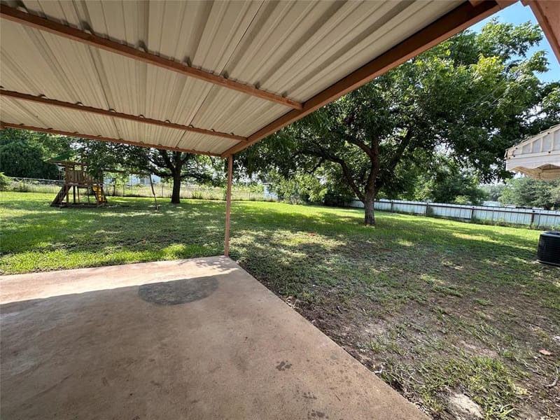 303 N Victor Street, Comanche TX 76442 - Photo 12