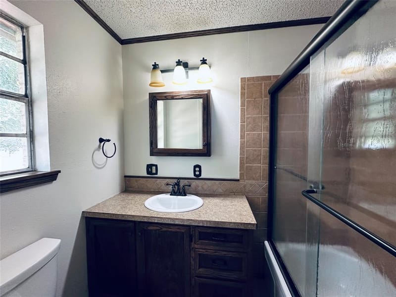 303 N Victor Street, Comanche TX 76442 - Photo 7