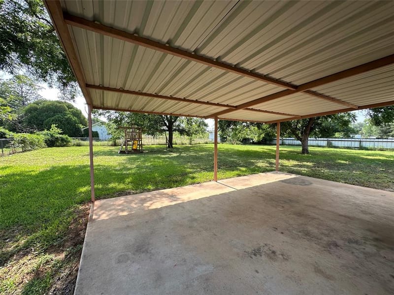 303 N Victor Street, Comanche TX 76442 - Photo 9