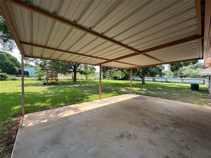 303 N Victor Street, Comanche TX 76442 - Photo 11