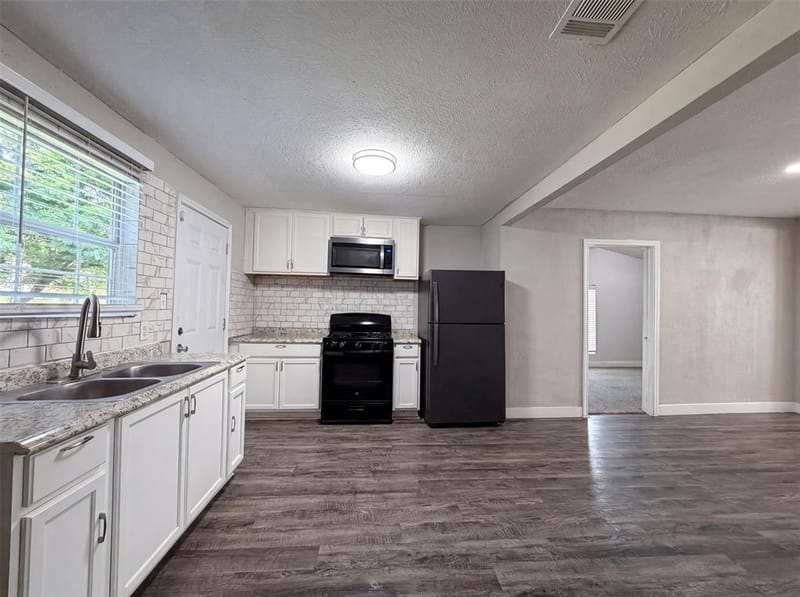 2008 Danner Street, Fort Worth TX 76105 - Photo 2