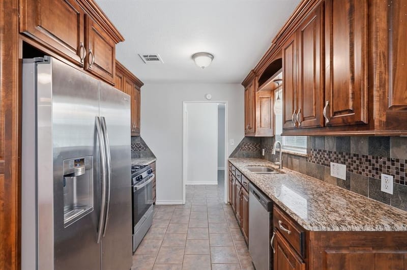 760 Oakwood Avenue, Hurst TX 76053 - Photo 13