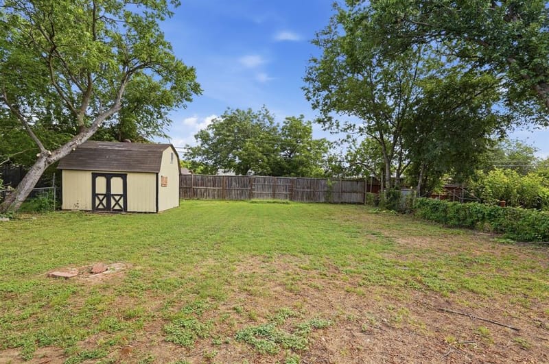 760 Oakwood Avenue, Hurst TX 76053 - Photo 32