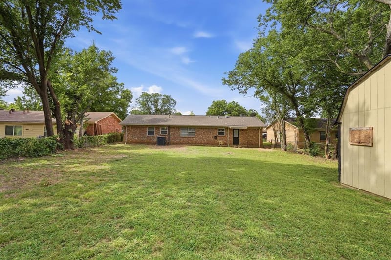760 Oakwood Avenue, Hurst TX 76053 - Photo 34