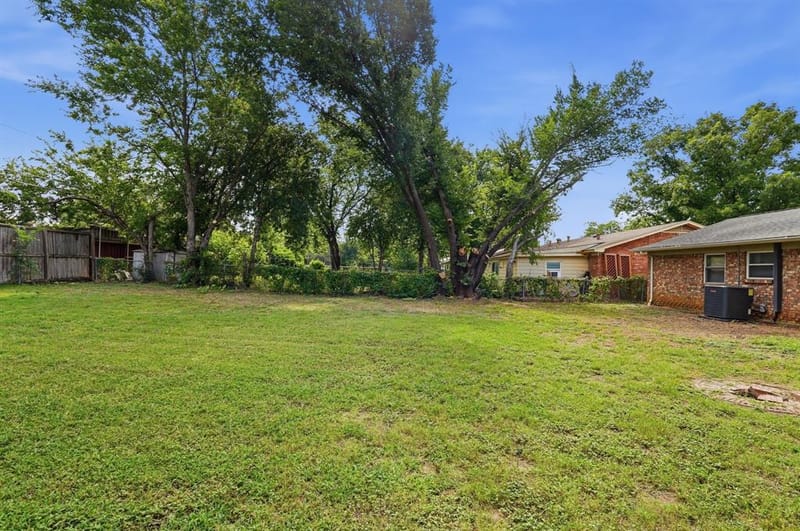 760 Oakwood Avenue, Hurst TX 76053 - Photo 33