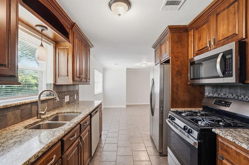 760 Oakwood Avenue, Hurst TX 76053 - Photo 14