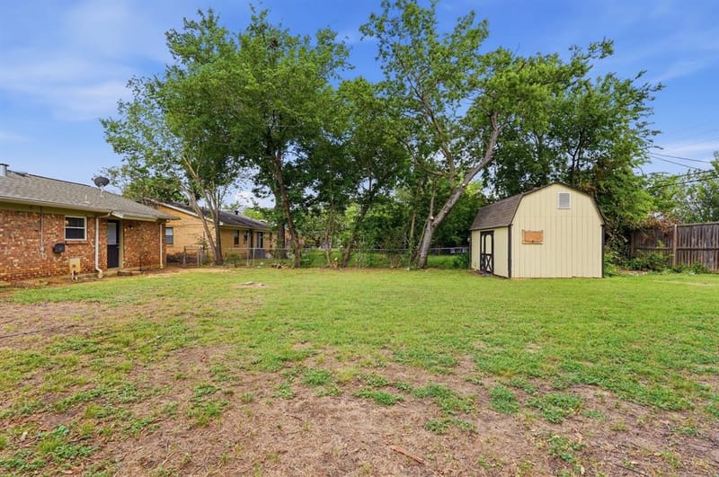 760 Oakwood Avenue, Hurst TX 76053 - Photo 35