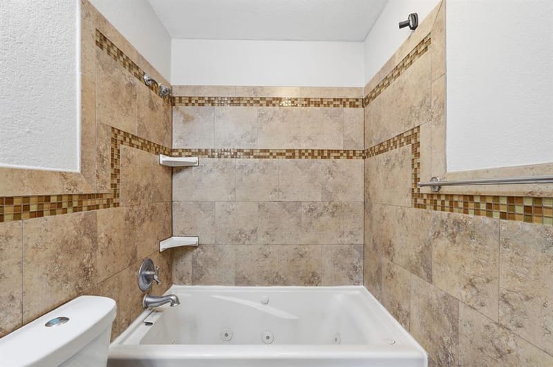760 Oakwood Avenue, Hurst TX 76053 - Photo 31