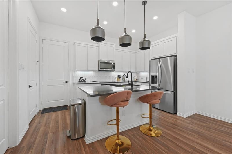 7562 Edgeware Road, Dallas TX 75228 - Photo 2