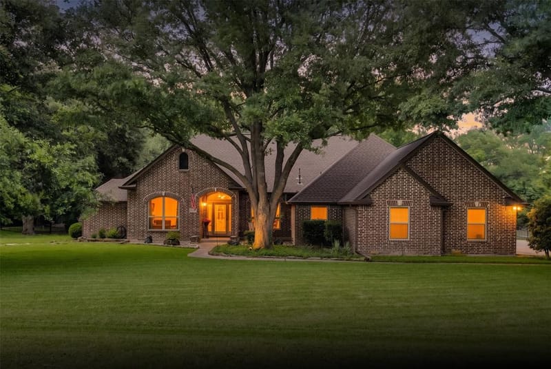 515 Seneca Drive, Waxahachie TX 75165 - Photo 2