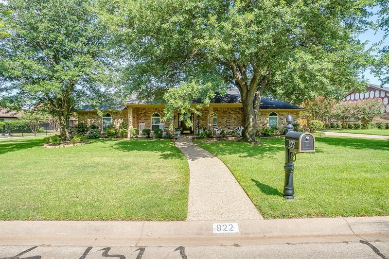 922 Highland Drive, Cleburne TX 76033 - Photo 3