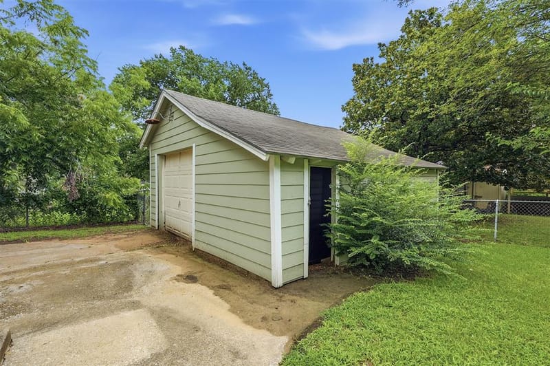 408 S Tone Avenue, Denison TX 75020 - Photo 27