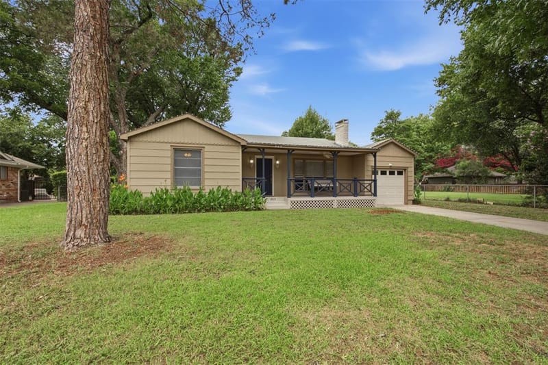 909 Keith Pumphrey Drive, River Oaks TX 76114 - Photo 2