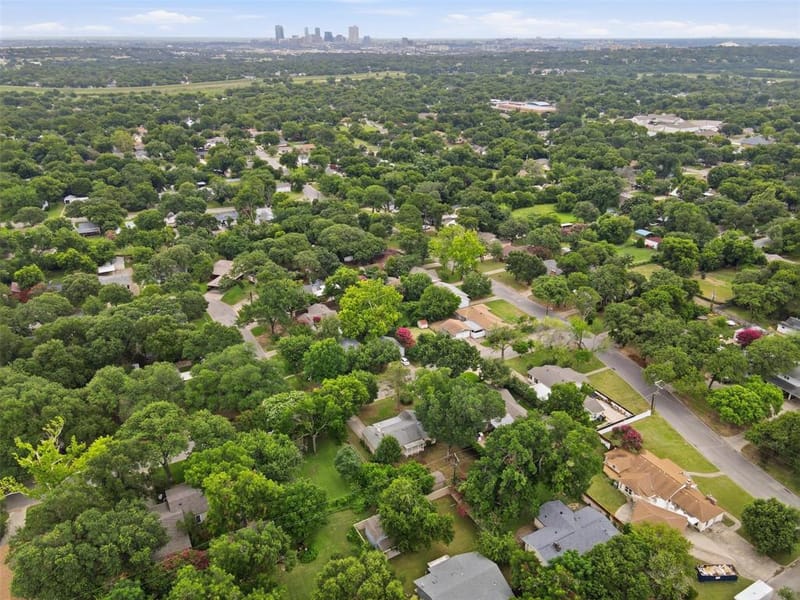 909 Keith Pumphrey Drive, River Oaks TX 76114 - Photo 32