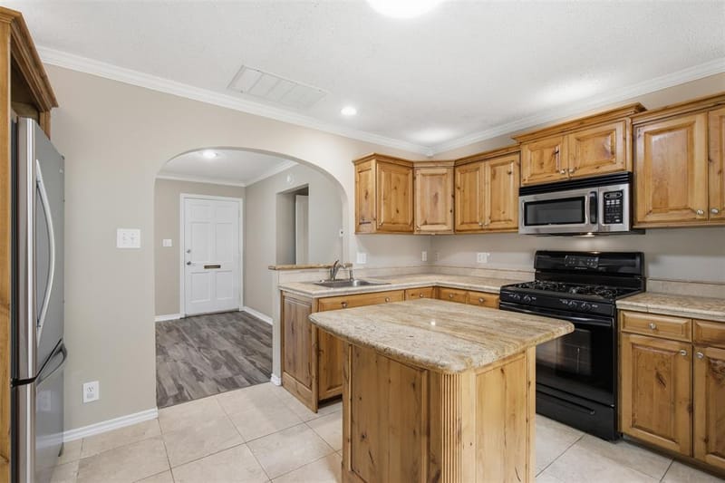 909 Keith Pumphrey Drive, River Oaks TX 76114 - Photo 10