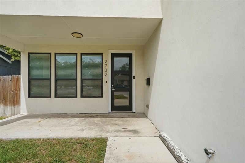 2732 Livingston Avenue, Fort Worth TX 76110 - Photo 3