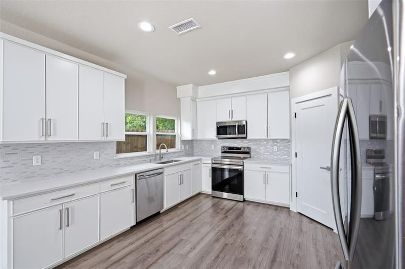2732 Livingston Avenue, Fort Worth TX 76110 - Photo 9