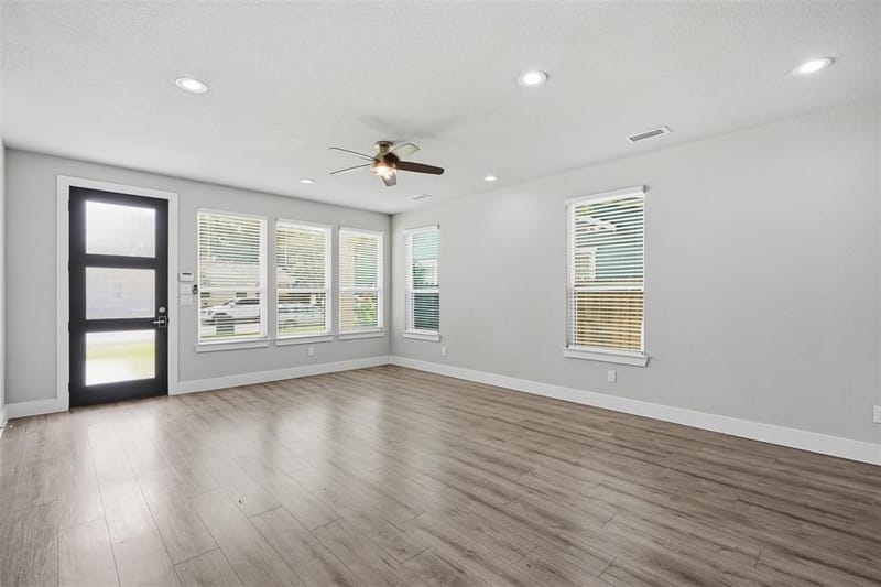 2732 Livingston Avenue, Fort Worth TX 76110 - Photo 4