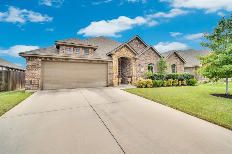 3226 Paisley Drive, Midlothian TX 76065 - Photo 2