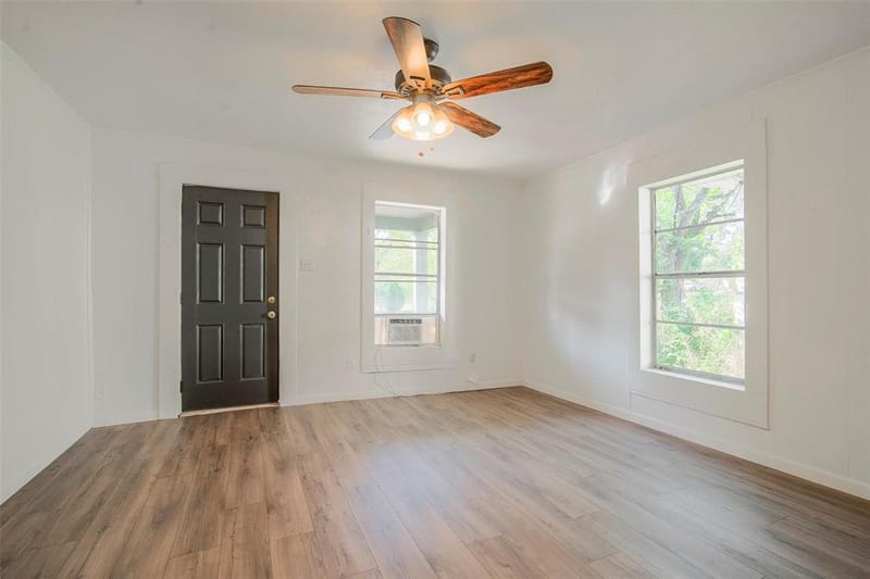 413 MANSON Street, Wolfe City TX 75496 - Photo 2