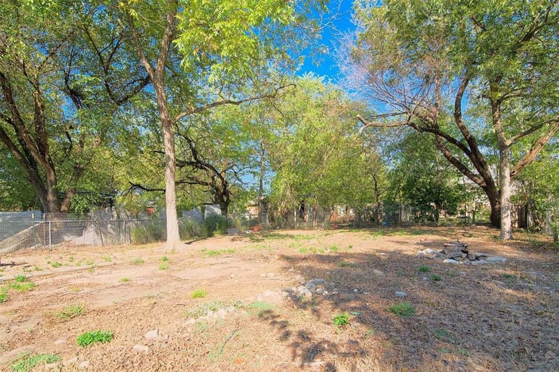 413 MANSON Street, Wolfe City TX 75496 - Photo 12