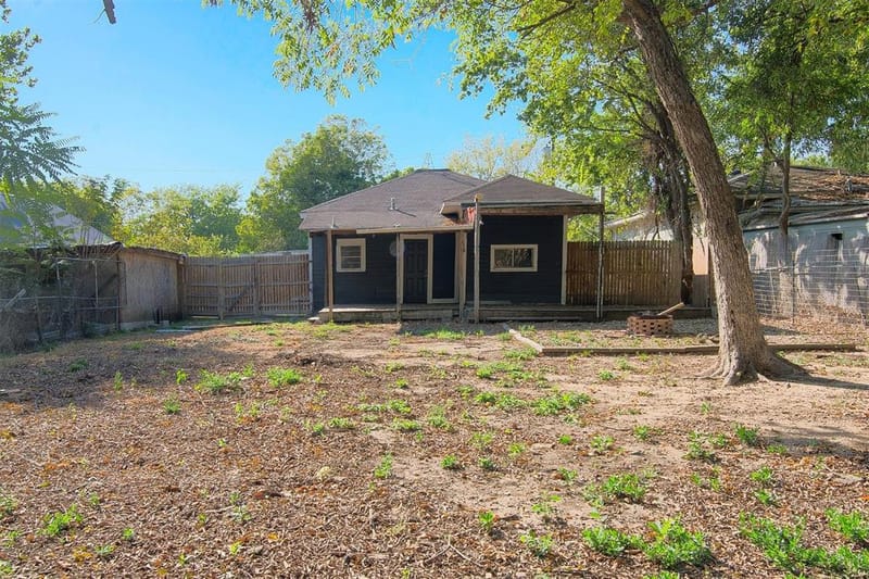 413 MANSON Street, Wolfe City TX 75496 - Photo 11