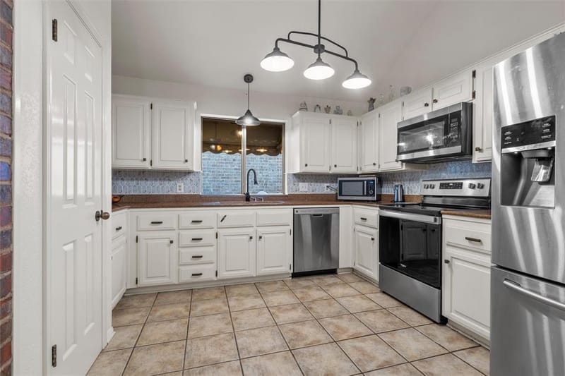 2723 Canyon Oaks Court, Temple TX 76502 - Photo 3