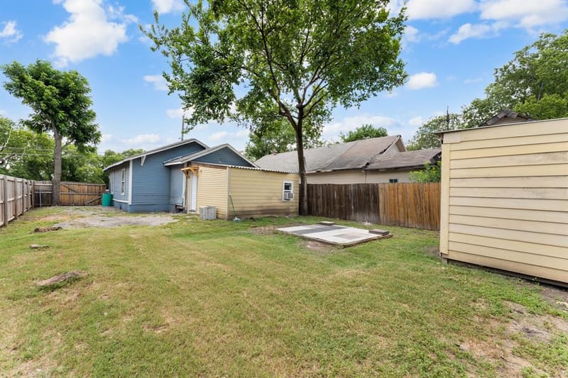 1612 Harris Court, Dallas TX 75223 - Photo 15