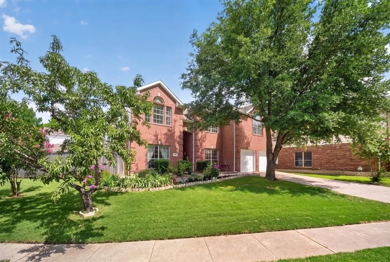 7708 Buccaneer Circle, Arlington TX 76016 - Photo 2