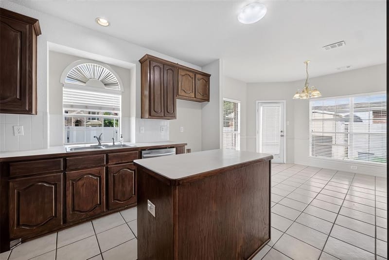 7708 Buccaneer Circle, Arlington TX 76016 - Photo 10