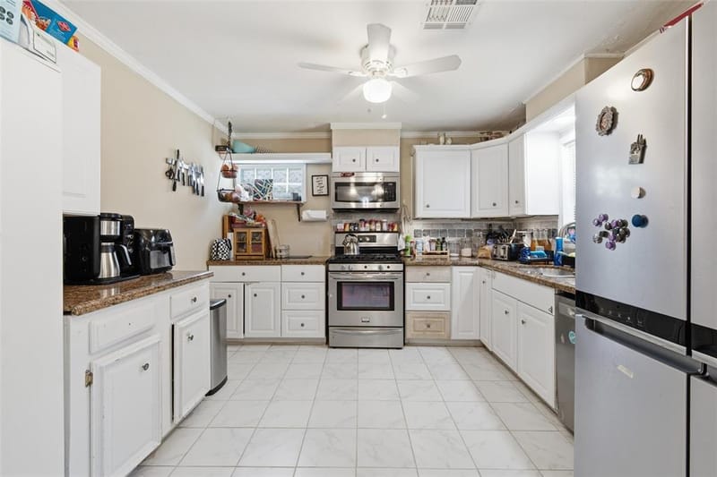 307 W Goddard Street, West TX 76691 - Photo 6