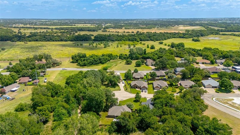 712 Spring Meadow Street, Stephenville TX 76401 - Photo 32