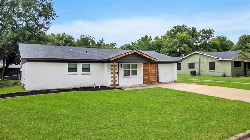 341 Lena Lane, Burleson TX 76028 - Photo 2