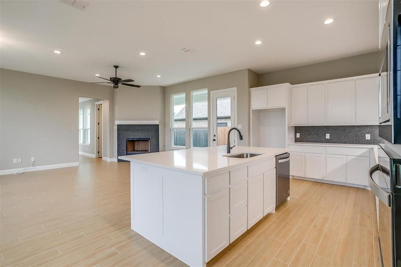 991 Hulen, Crowley TX 76036 - Photo 14