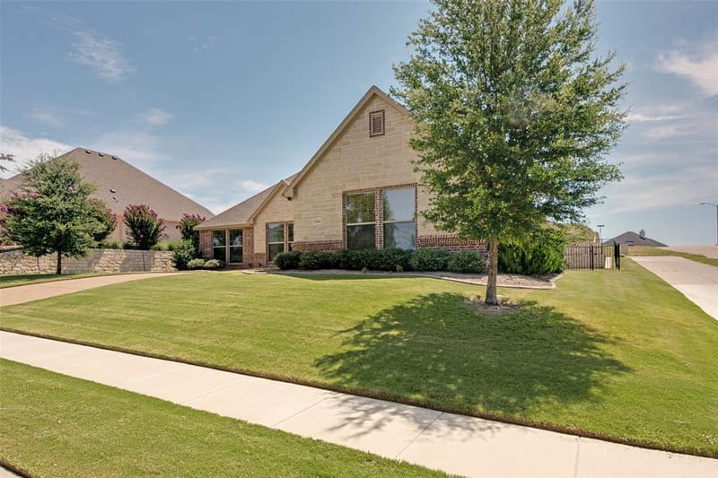 11049 Hawkins Home Boulevard, Benbrook TX 76126 - Photo 2